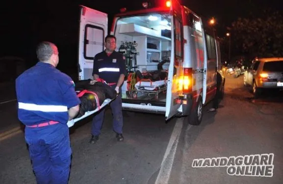 Acidente entre carro e moto fere casal