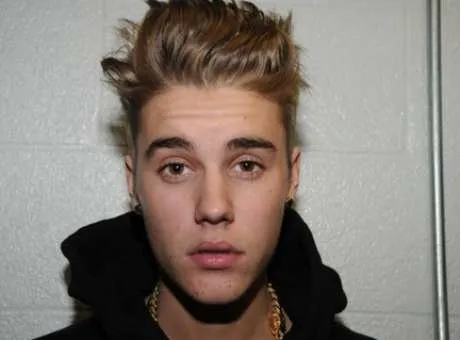 Justin Bieber irá assumir culpa após falhar em teste