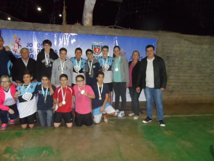 N.S.da Glória, de Apucarana: campeões do vôlei B