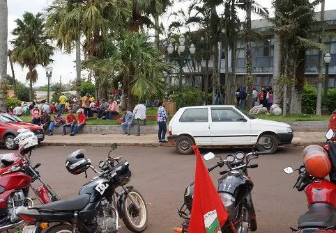 MST acampa em frente a Prefeitura Municipal de Jardim Alegre