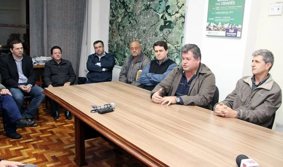   Gilberto Francisco Ponce e Sérgio Kowalski, dirigentes do Cincão e do Roma, confirmaram a fusão dos dois clubes para criação do Apucarana Sports (Foto: Divulgação)