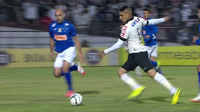 Corinthians aproveita falha de Fábio e bate o Cruzeiro