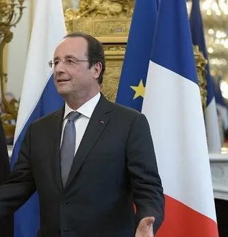 Revista francesa diz que Hollande continua se encontrando com atriz
