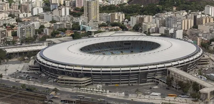 Às vésperas da Copa, Maracanã vira ponto de encontro de estrangeiros