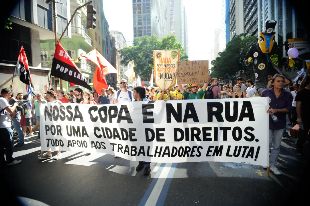 Cerca de 400 protestam por moradia na região central de Belo Horizonte