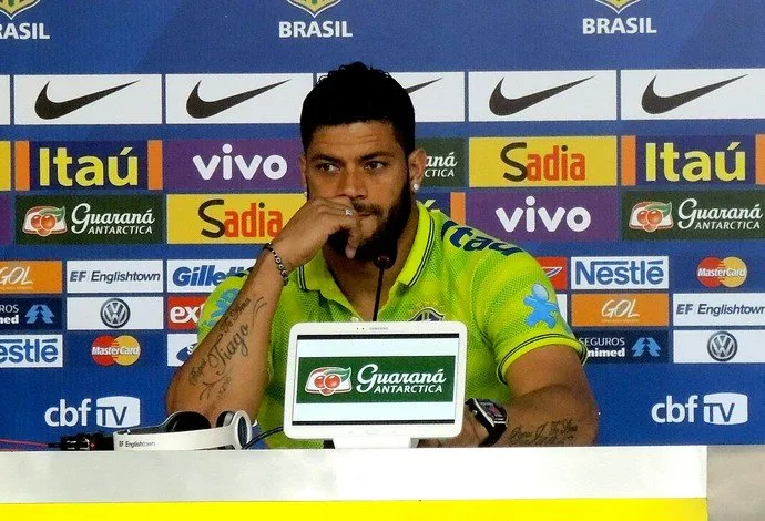 Hulk diz que estava pronto para jogar e que Felipão optou por tirá-lo