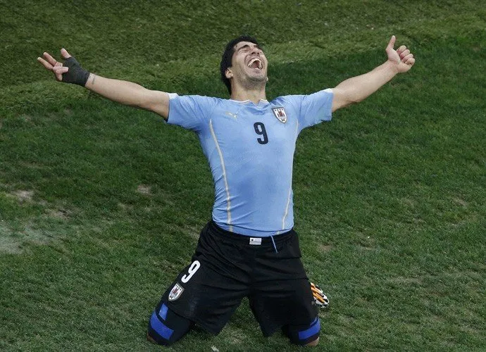 Com gols de Suárez, Uruguai reage e vence Inglaterra no Itaquerão - Foto: Reuters 