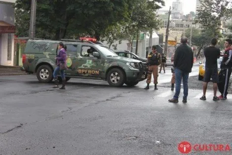 Suspeita de bomba coloca autoridades em alerta em Foz (Foto: Rádio Cultura/Foz)