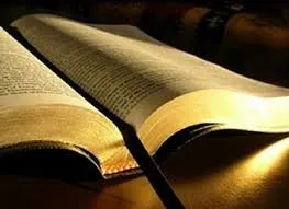 Projeto de lei visa obrigar leitura bíblica em escolas