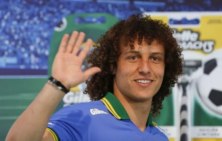 Mãe de David Luiz confirma que o filho irá jogar