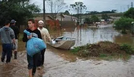 Enchente em Guarapuava, no ParanáDivulgação Defesa Civil/Paraná 