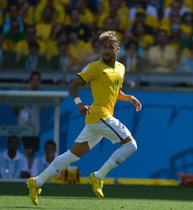Neymar também tem dor no joelho e será poupado de treinamentos