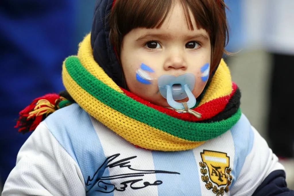 Crianças argentinas se empolgam em assistir pela 1ª vez à Copa