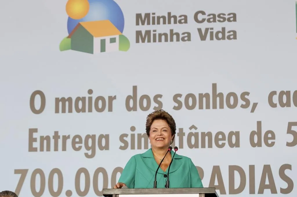 Às vésperas da campanha, Dilma vira mestre de cerimônias em inaugurações