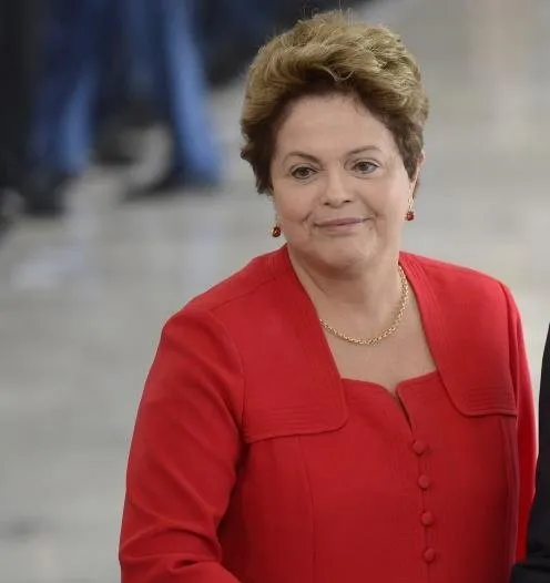 Acredito que o povo brasileiro deveria me dar um novo mandato, diz Dilma