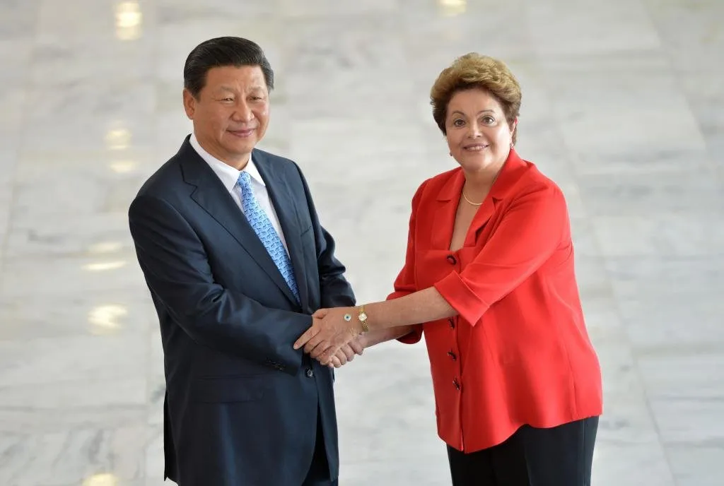 Brasil e China assinam 32 atos em cerimônia em Brasília