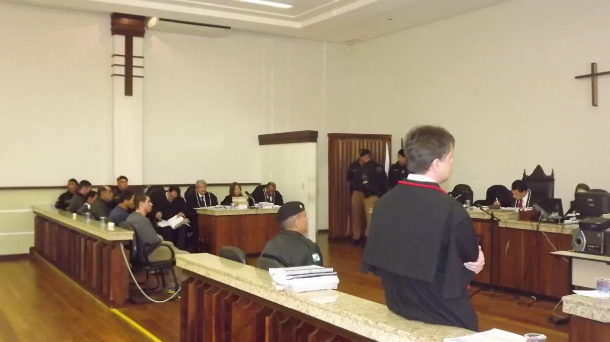 Cinco envolvidos em assassinato vão a júri em Apucarana