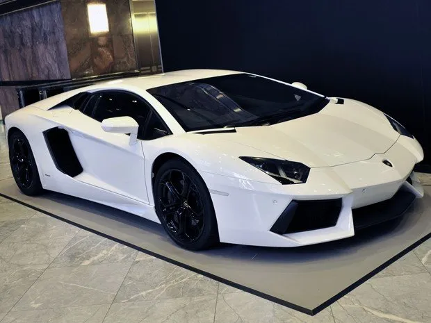 Eike Batista vende Lamborghini com 2 mil km rodados