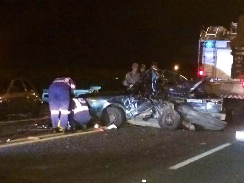 Na BR-369, condutor de VW Santana morreu em colisão com caminhão