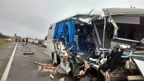 Veículo da região ficou muito danificado: duas vítimas fatais