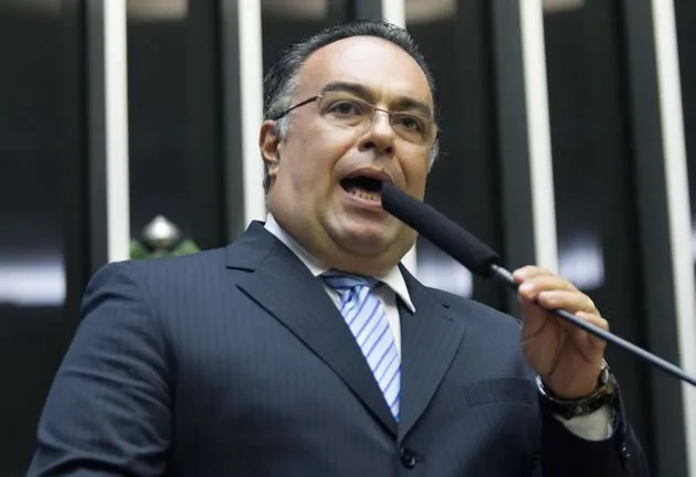 Conselho aprova pedido de cassação do mandato de André Vargas