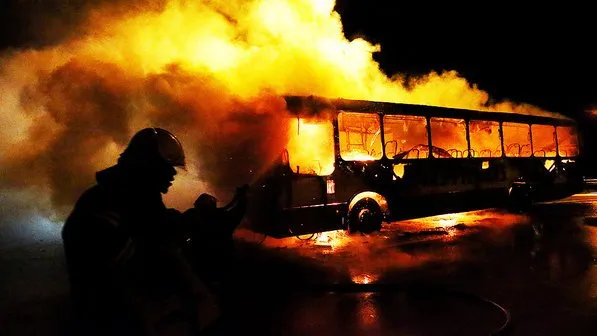 Ônibus incendiados já totalizam 470 em todo o Brasil neste ano de 2014