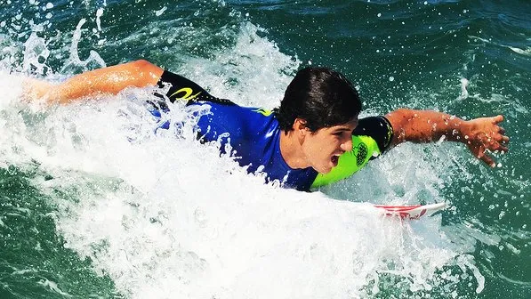 Gabriel Medina é campeão no Taiti e dispara no Circuito Mundial de Surfe