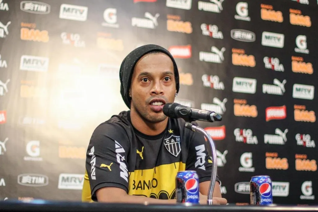 Palmeiras anuncia fim das negociações com Ronaldinho