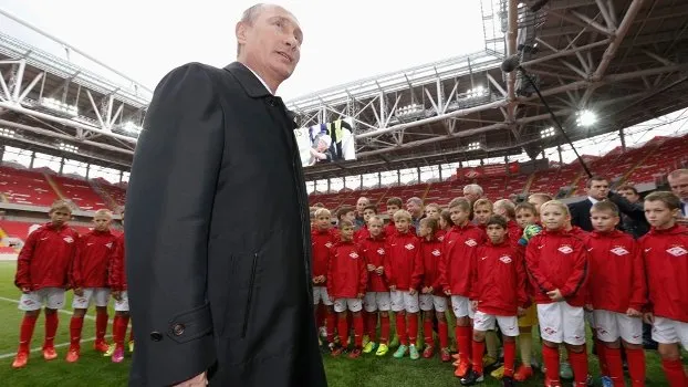 A quatro anos da Copa do Mundo, Putin inaugura arena em Moscou