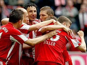  Jogadores do Bayern de Munique comemoram um dos gols do time sobre o Bochum 