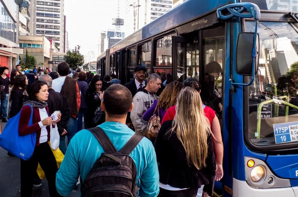 Após acordo, motoristas de ônibus encerram paralisação na Grande SP
