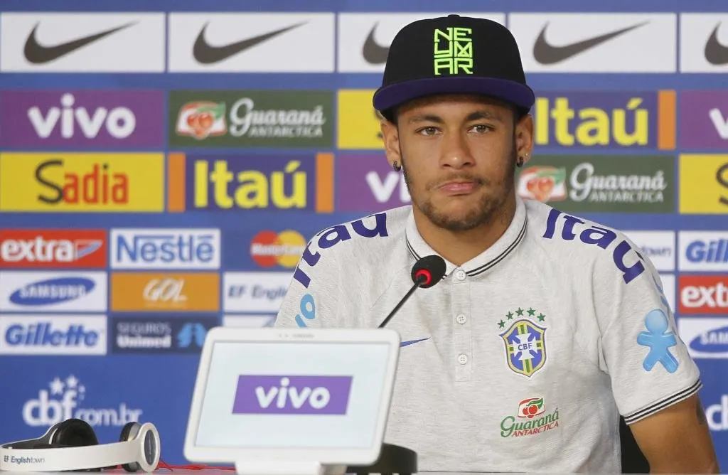Neymar chega a Miami e não fala sobre o colombiano Zúñiga