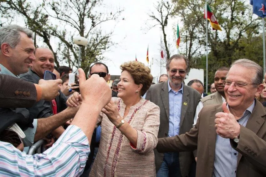 Comitê de Dilma confirma Rossetto e Carvalho na campanha