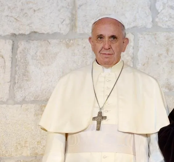 Papa convida Cristina Kirchner para encontro no Vaticano