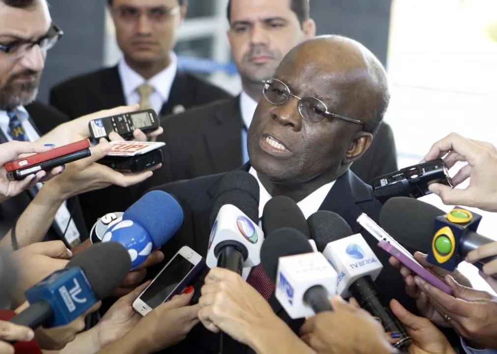 Barbosa se diz contra reeleição ao cargo de Presidência