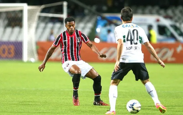  Michel Bastos colocou São Paulo na frente, mas time sofreu a virada 