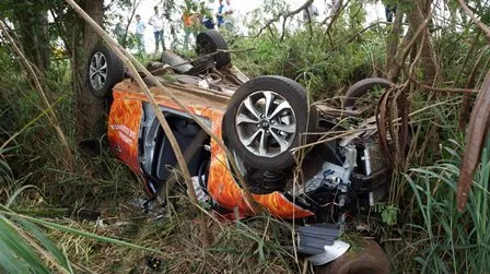  Hyundai capotou em trecho próximo a acesso para Ivaiporã