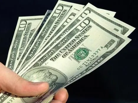 Dólar dispara e bate R$ 3,28, maior cotação em 12 anos - Foto: Arquivo