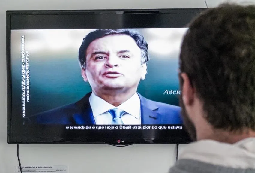 Aécio sobe tom sobre Marina em horário eleitoral