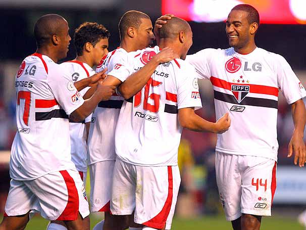 O torcedor são-paulino pôde comemorar a classificação para as quartas de final da Libertadores-2010