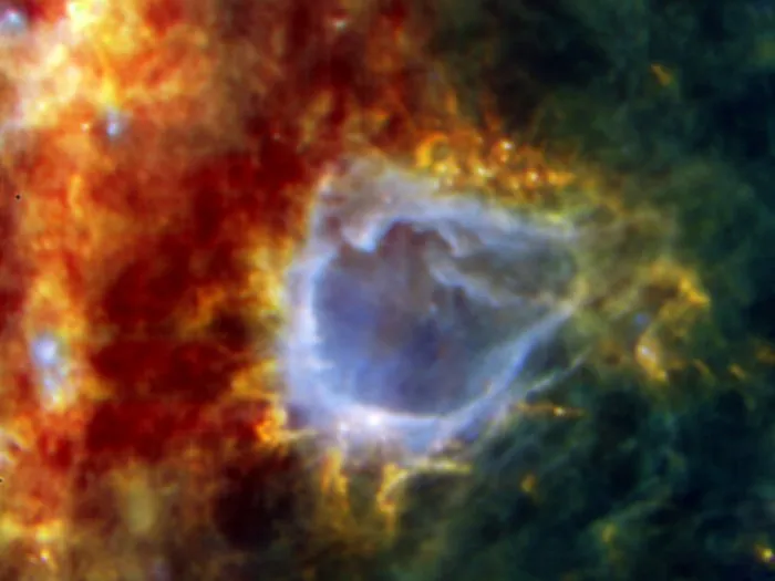  A estrela tem de oito a dez vezes a massa do Sol e é cercada por uma nuvem de gás e poeira