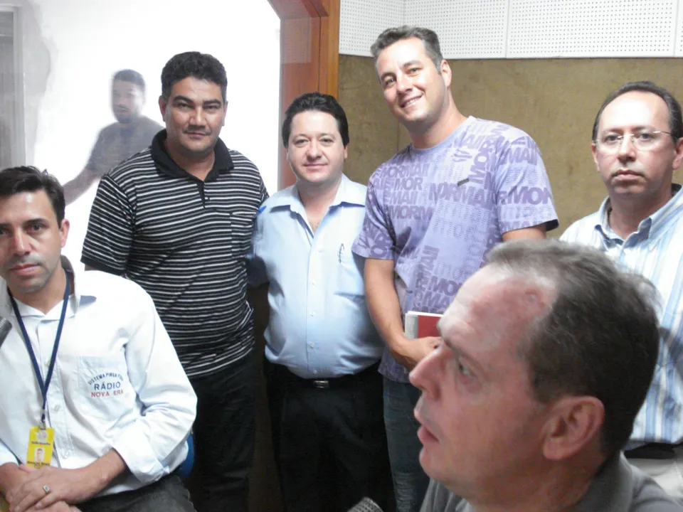 Ronaldo Senes, Aparecido Emerenciano, Bertoli, André Luiz Pereira, Adilson Baragão e Fernando Algarte, no estúdio da Nova Era 
