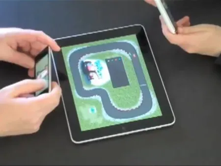  Padracer precisa ser instalado em cada aparelho e permite até quatro jogadores por corrida; a conexão com o iPad é feita por Bluetooh ou Wi-Fi