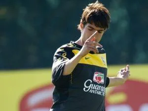Kaká não apresentou nenhum sintoma de lesão e treinou normalmente nesta sexta-feira (28), em Johannesburgo