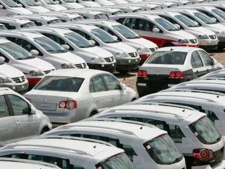 Vendas de automóveis e comerciais leves em maio caíram 10% sobre abril