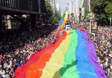 Parada Gay de SP é antecipada em um mês