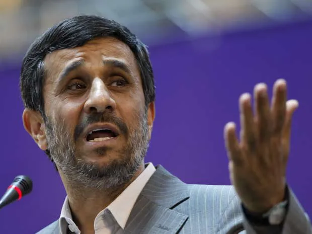  O presidente do Irã, Mahmoud Ahmadinejad, fala em conferência neste domingo (20), em TeerãO presidente do Irã, Mahmoud Ahmadinejad, fala em conferência neste domingo (20), em Teerã 