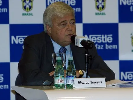  Ricardo Teixeira dá sinais que Robinho e Kaká podem estar fora da seleção