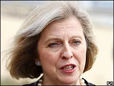  Theresa May afirma que decisão condiz com a posição do governo