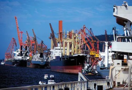 Porto de Paranaguá para continuar a operar navios